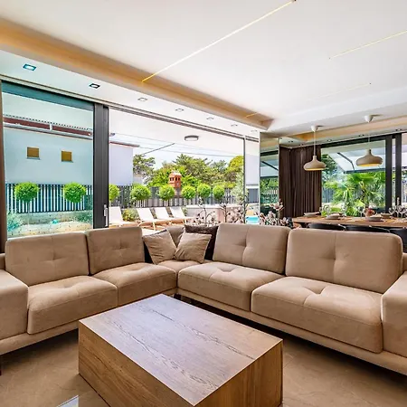 Holiday home Omega Banjol