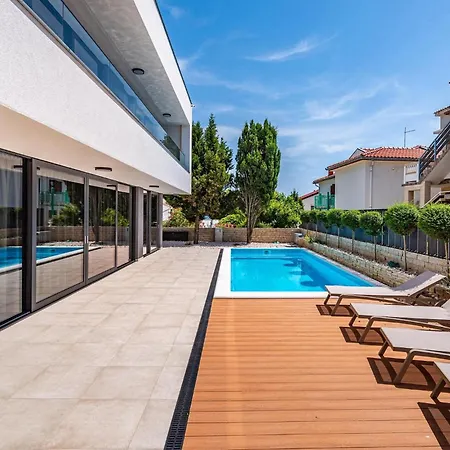 Holiday home Omega Banjol